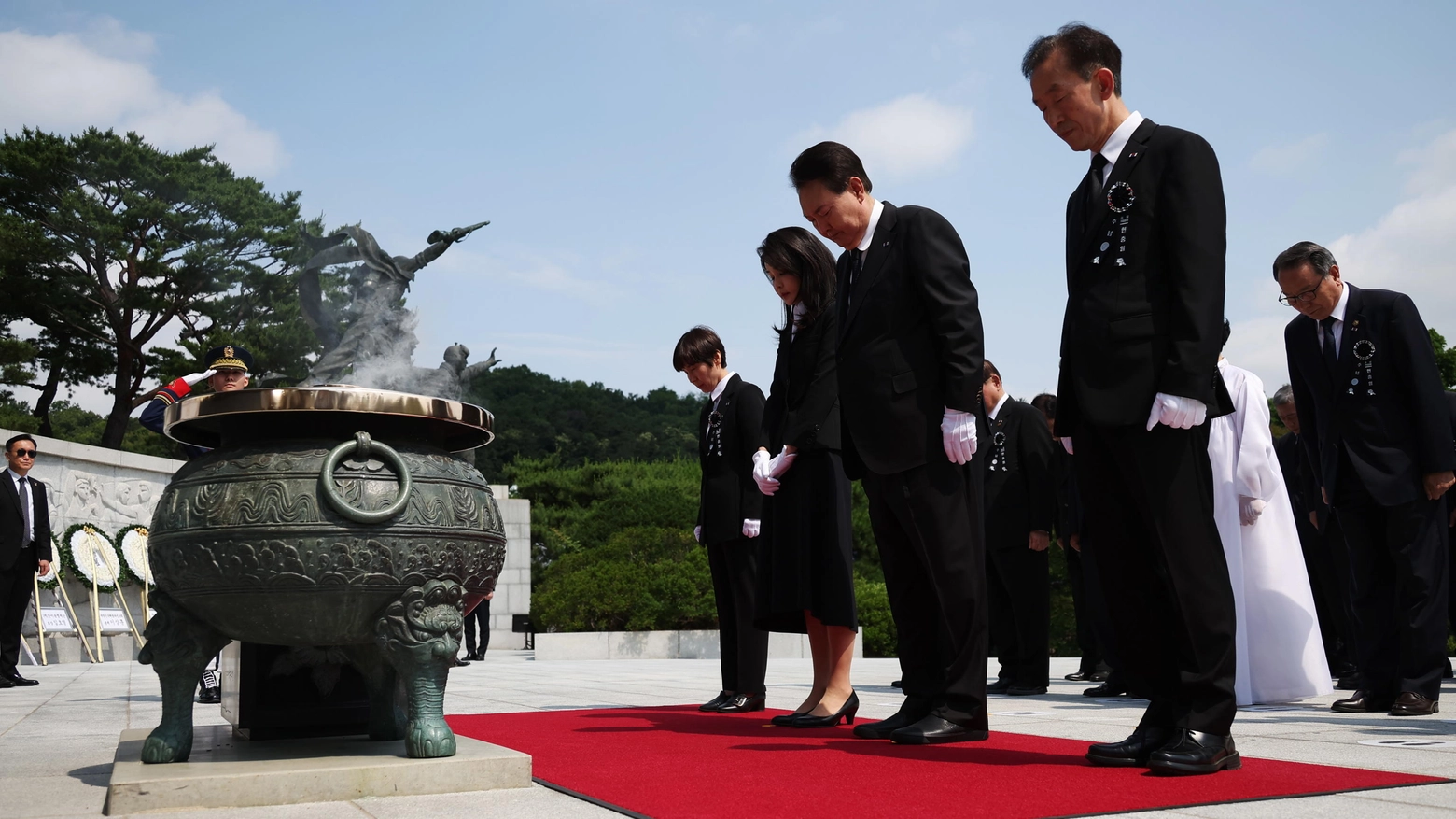 Guerra di Corea, il tributo alle vittime nel giorno della Memoria a Seul (Ansa)