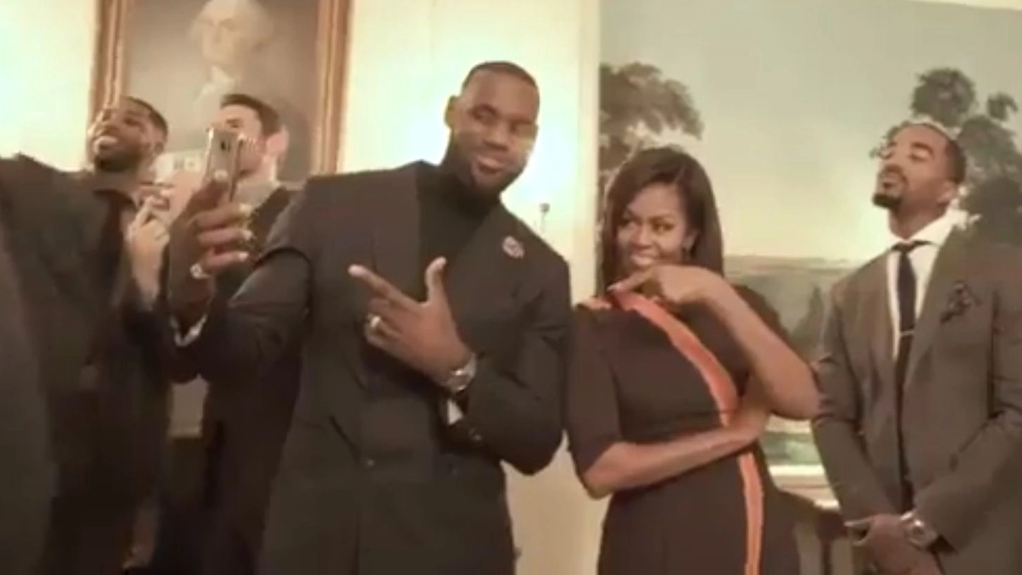 Michelle Obama, Lebron James e i Cleveland Cavaliers partecipano al Mannequin Challenge