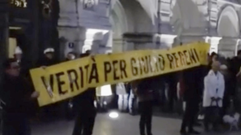 Alcuni manifestanti chiedono "verità per Giulio Regeni" a Trieste (Dire)