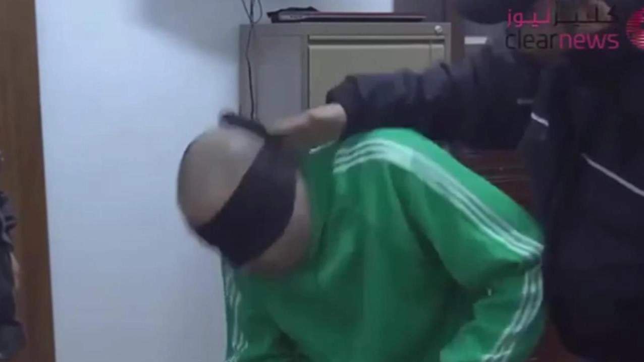 Un fermo immagine tratto da un video con le torture al figlio di Gheddafi (Ansa)