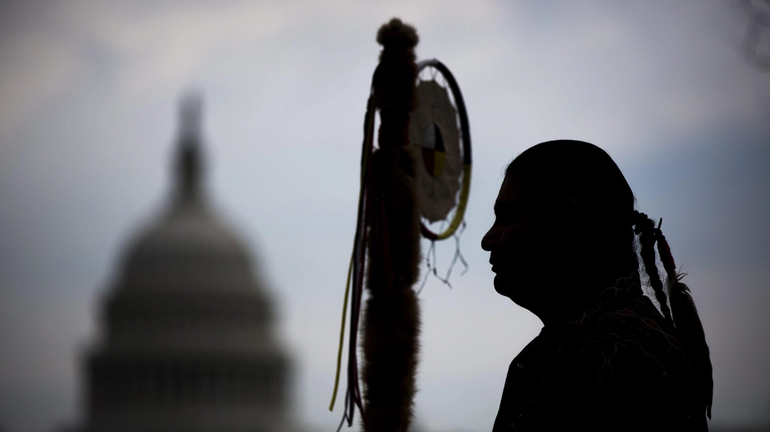  Matthew Black Eagle Man, membro della Dakota Sioux Nation a Washington (Ansa)
