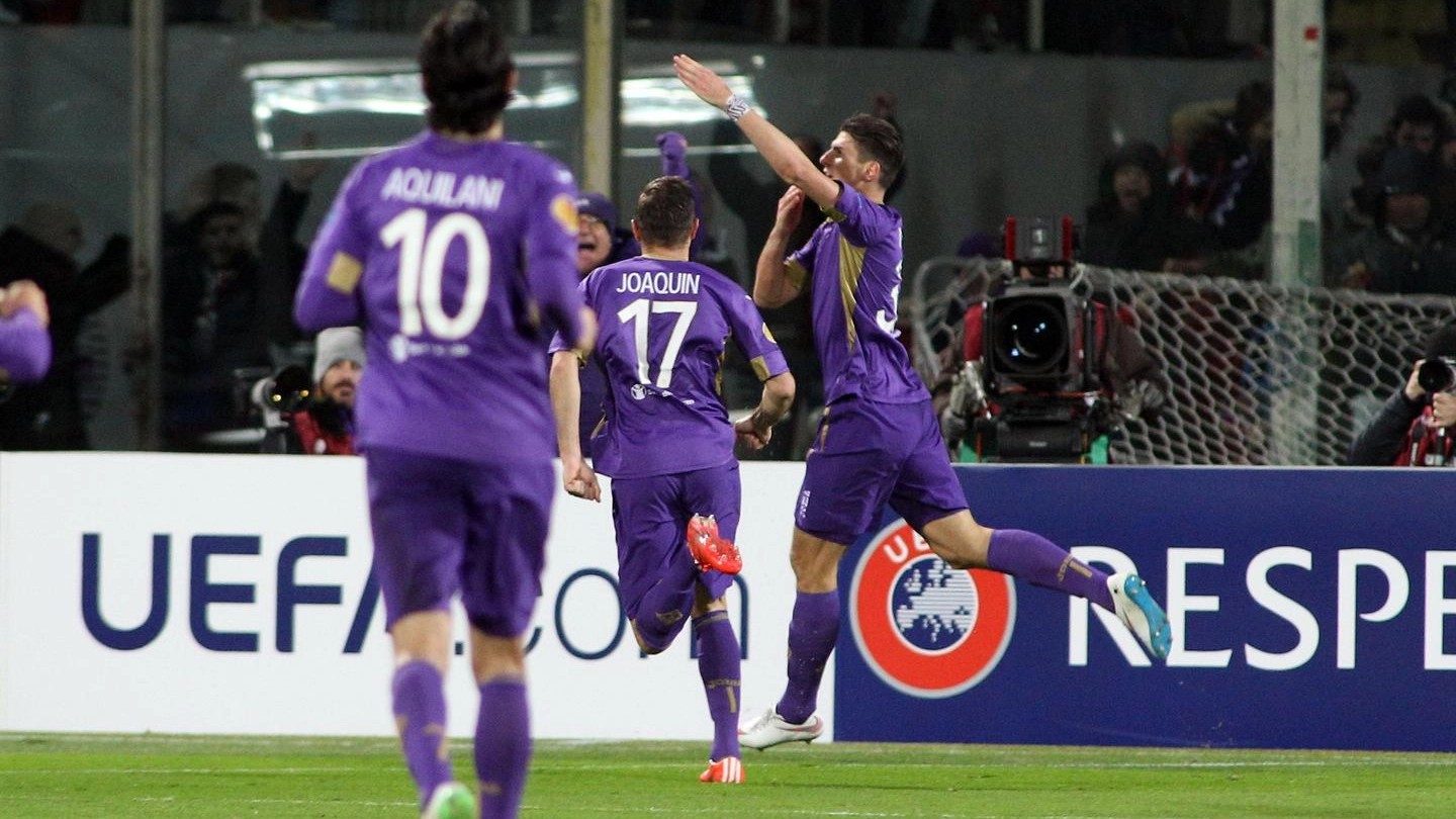 Mario Gomez in gol contro il Tottenham (Ansa)