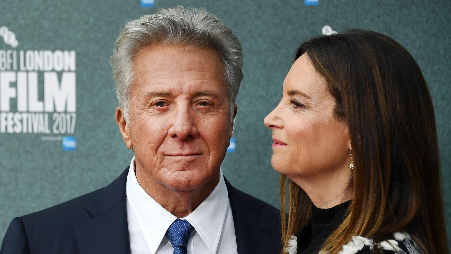 Dustin Hoffman con la moglie Lisa (Ansa)
