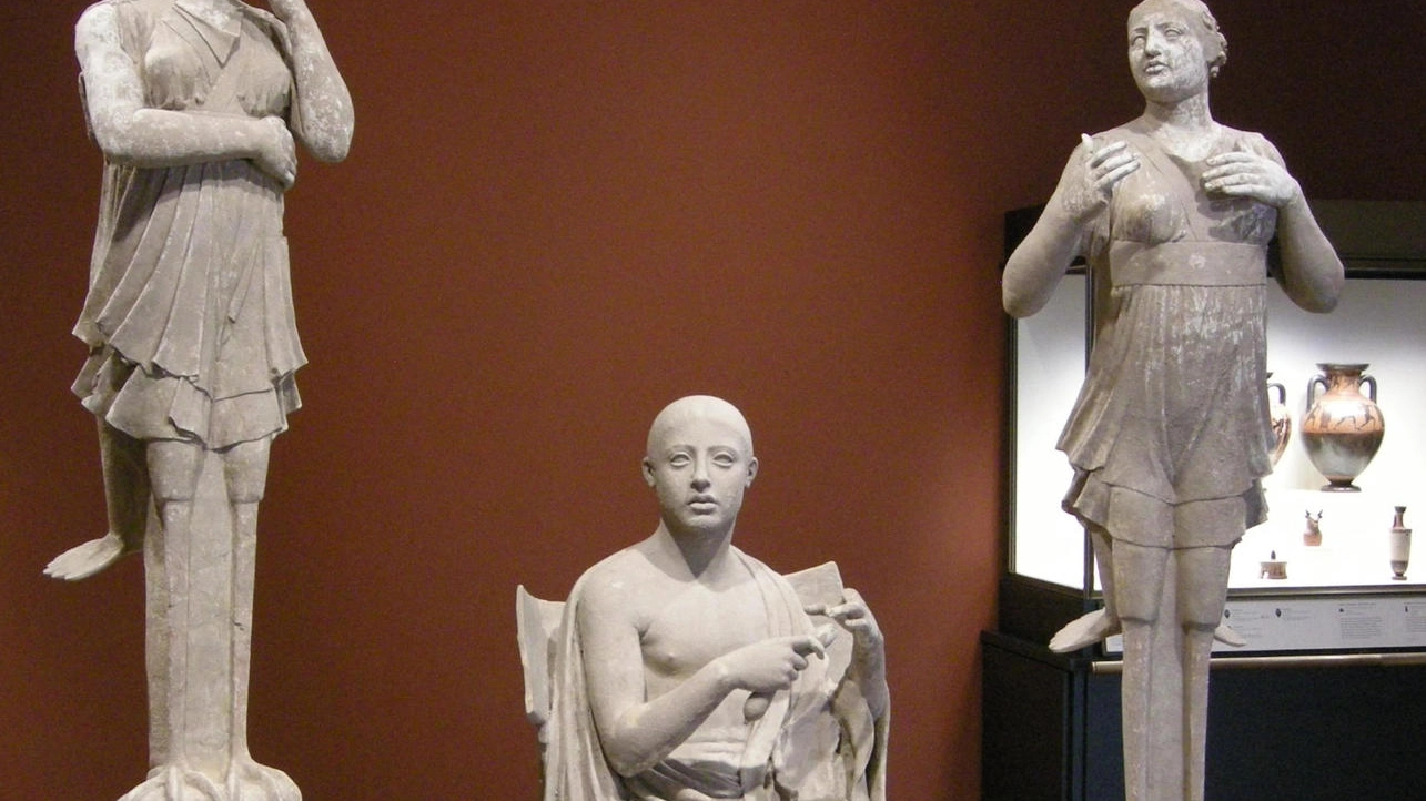 Il gruppo di figure di terracotta a grandezza naturale "Orfeo e le Sirene" (Ansa)
