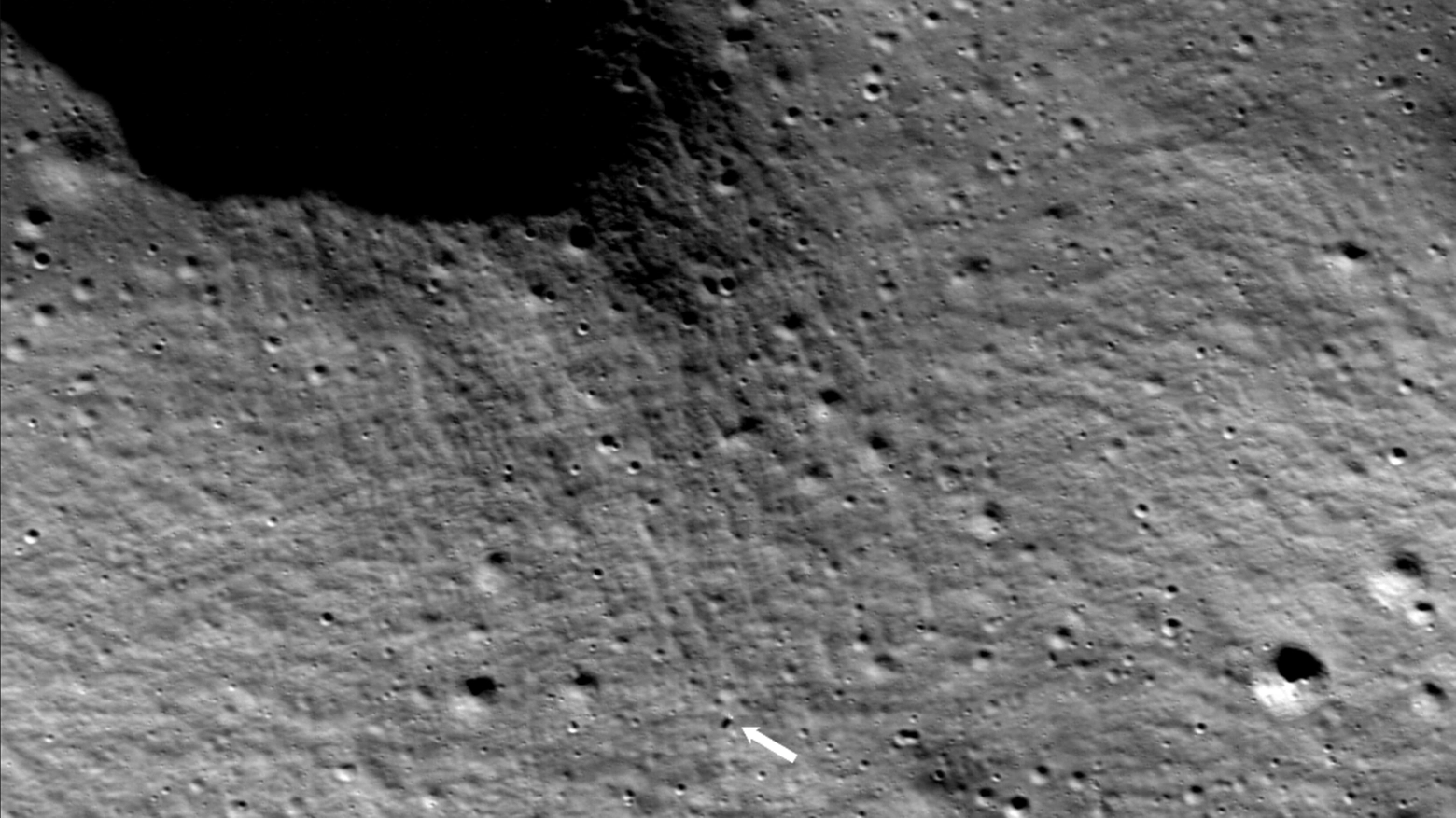 Mostrano il suolo lunare durante la discesa verticale che il lander ha eseguito a una velocità più elevata del previsto