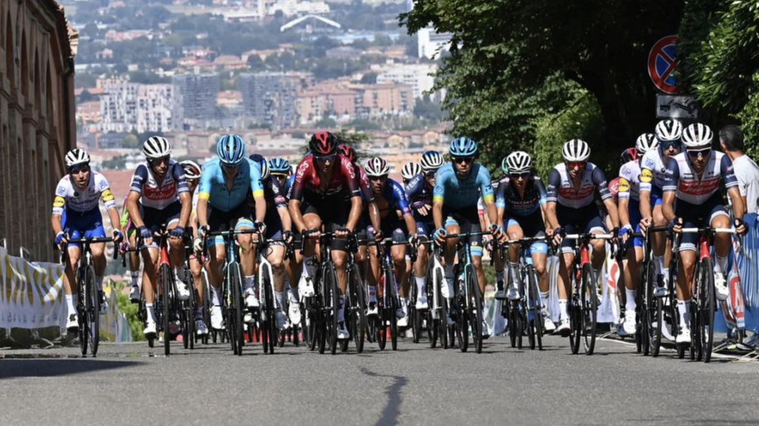 Giro dell'Emilia 2020, una fase della corsa (foto Schicchi)