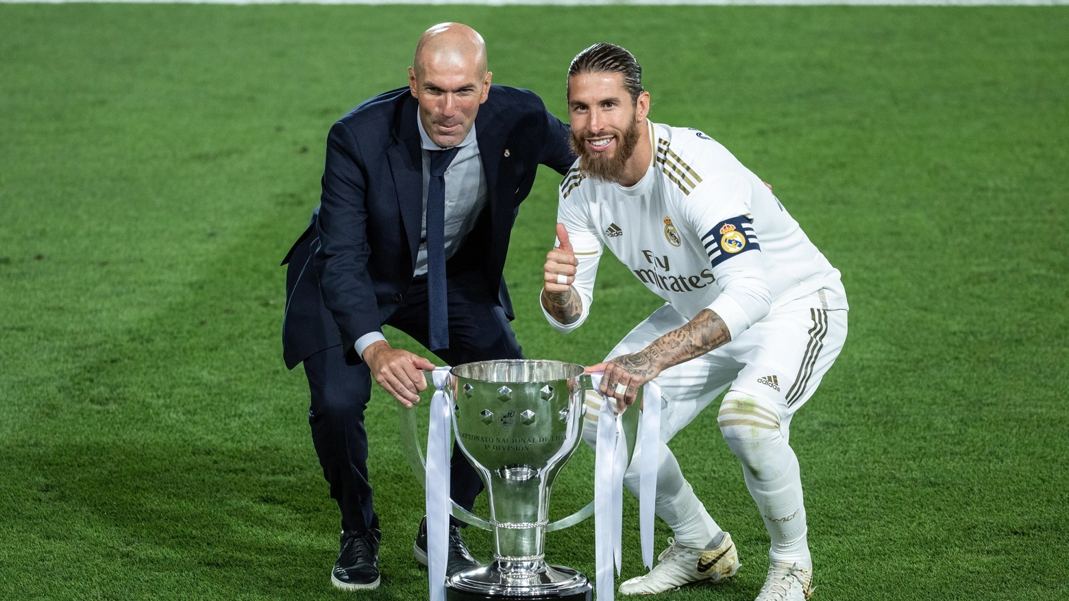 Zidane e Sergio Ramos con il trofeo della Liga 