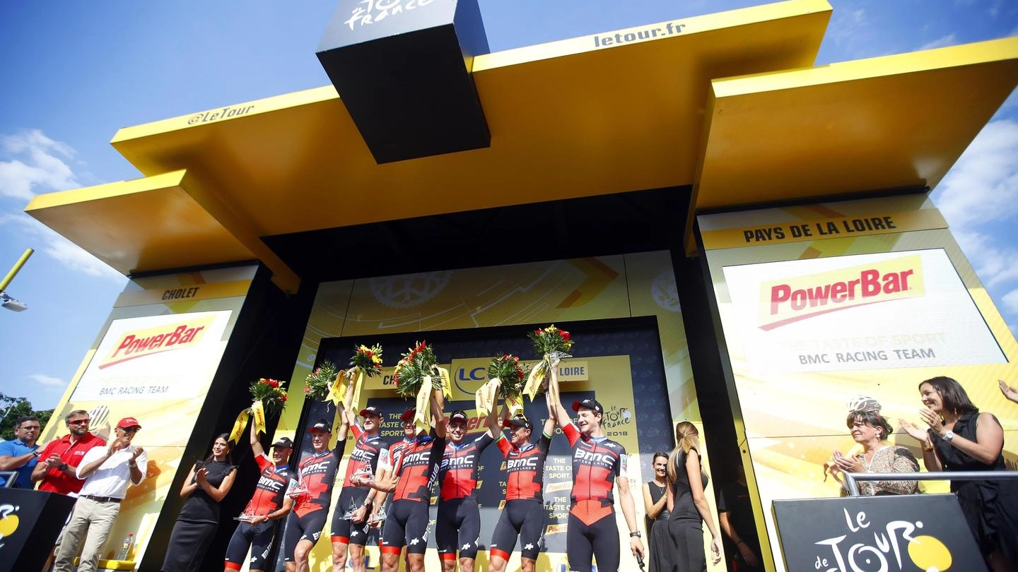 Tour de France 2018, la Bmc sul podio dopo la terza tappa (Ansa)