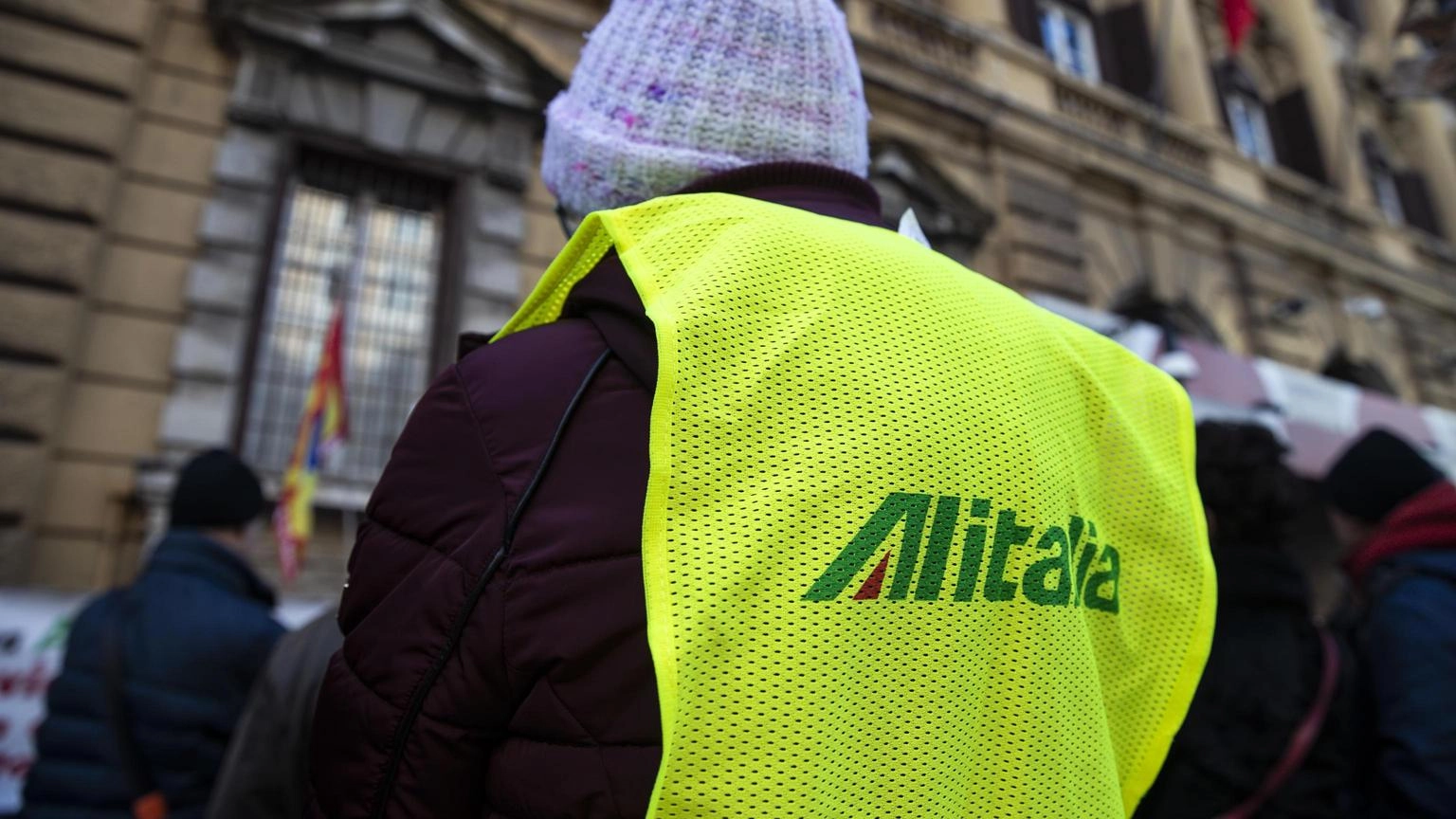 Alitalia-sindacati, accordo su uscite volontarie da Cigs