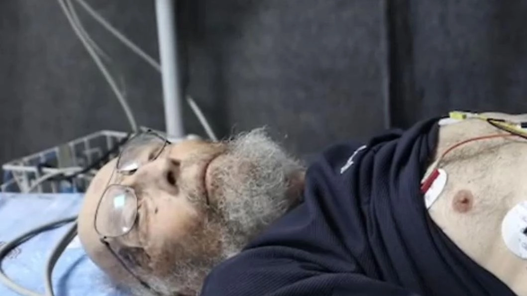 Ostaggi israeliani, calvario infinito. Il video di un 86enne in agonia. Ma la trattativa non si sblocca