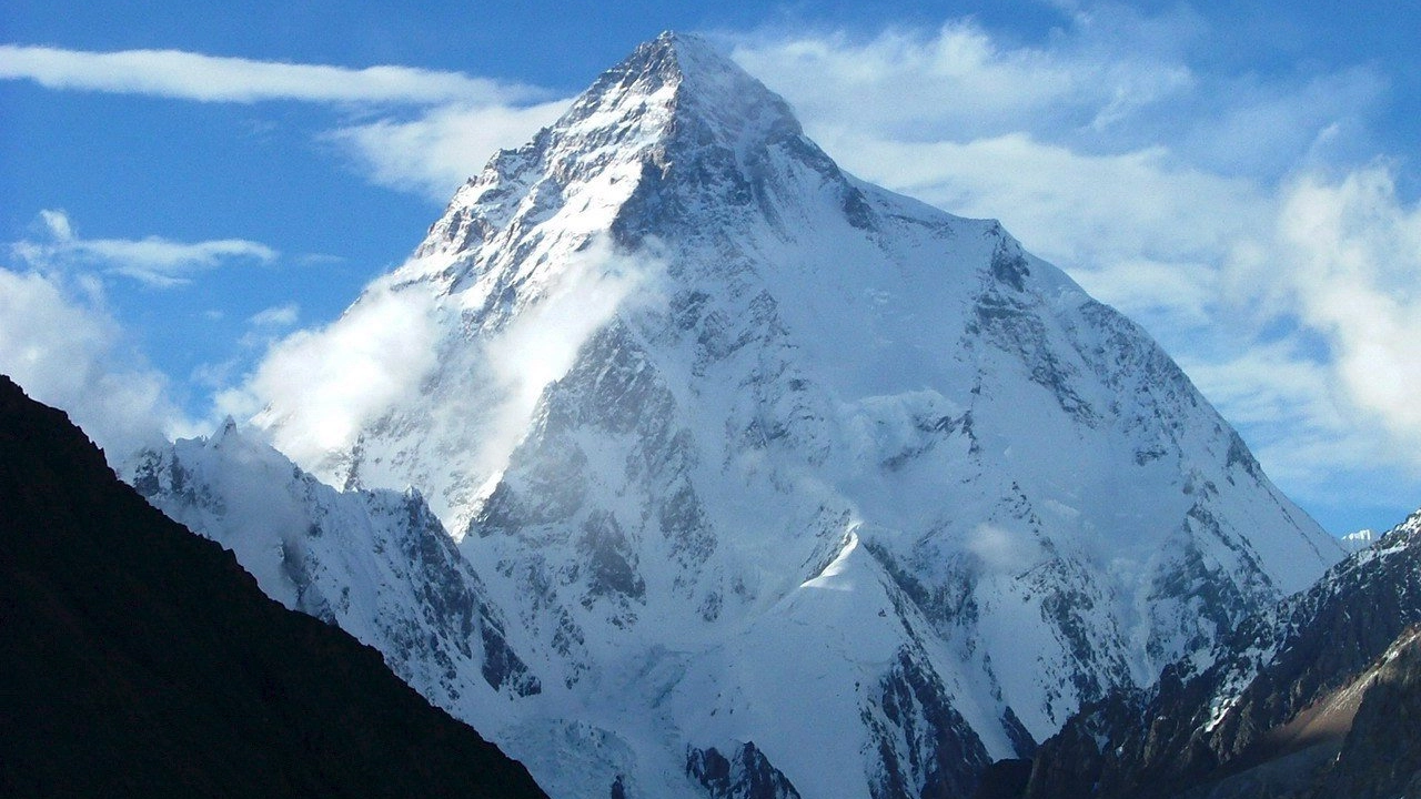 K2, una foto della montagna, ancora inviolata nella stagione invernale (foto Ansa)