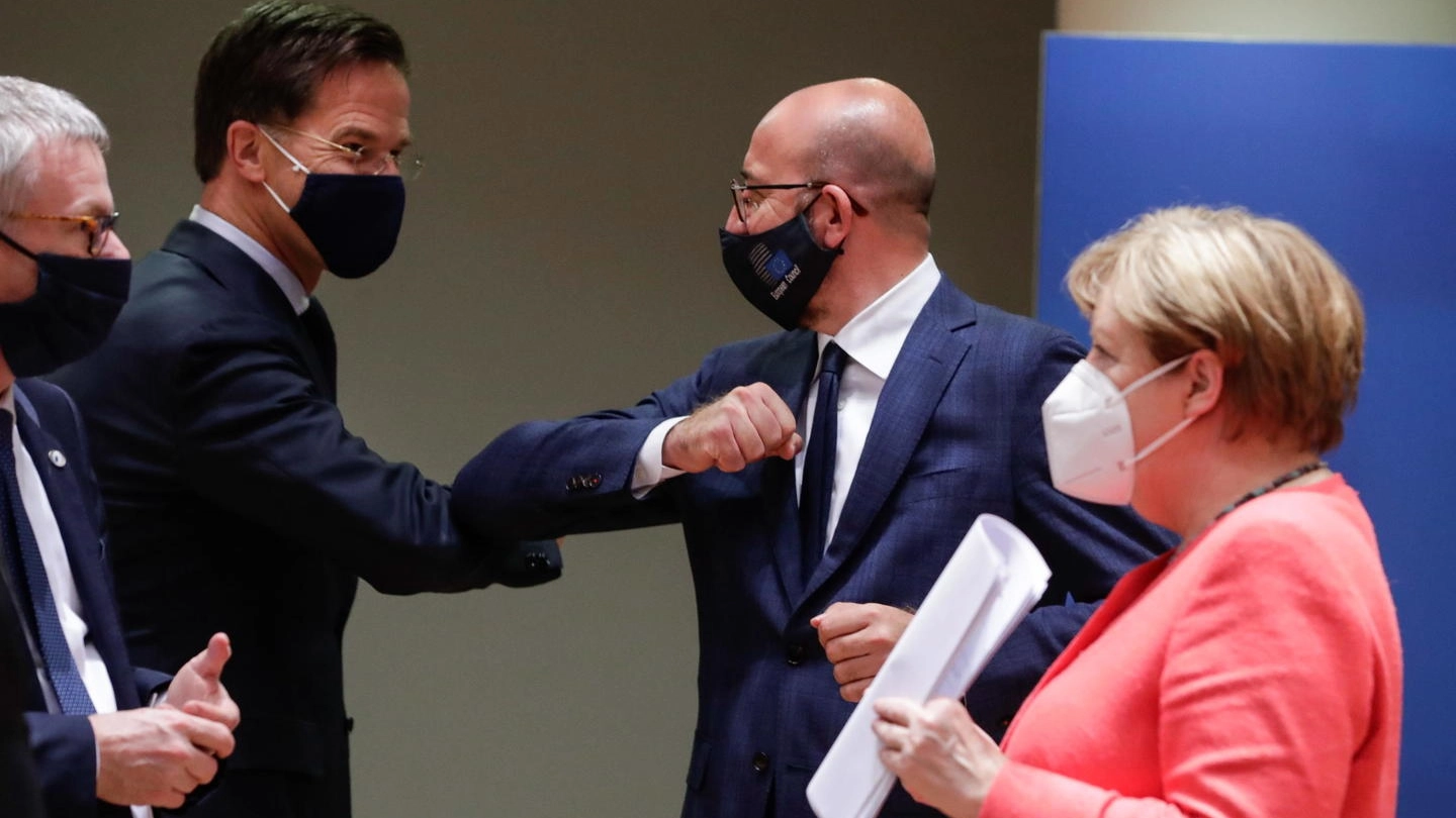 Da sinistra Mark Rutte, Charles Michel e Angela Merkel (Ansa)