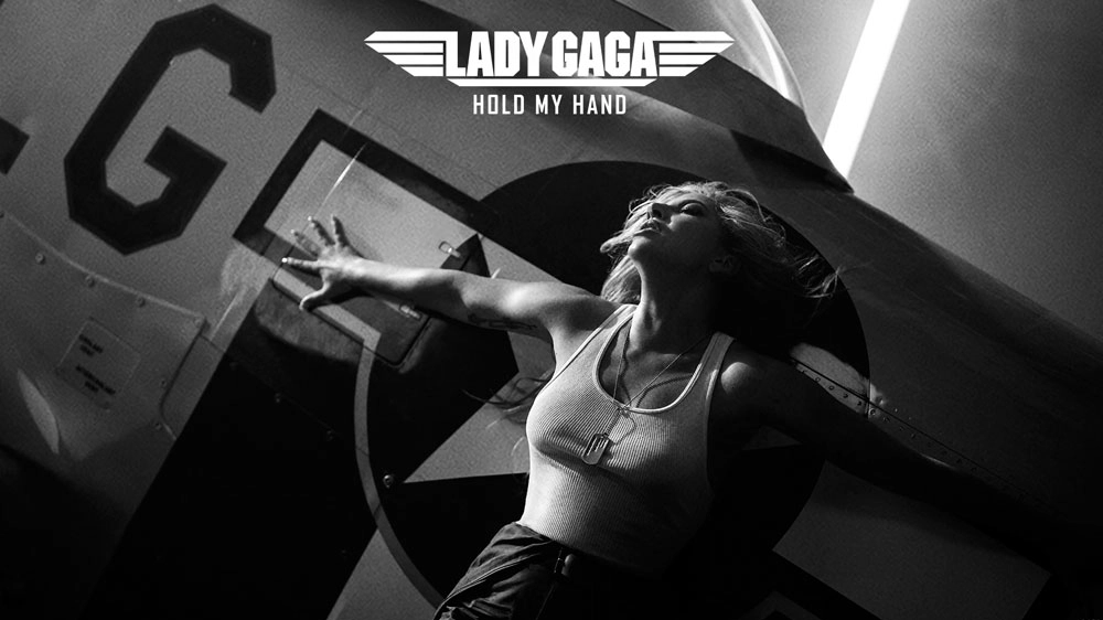 Lady Gaga presenta il nuovo bravo 'Hold My Hand'