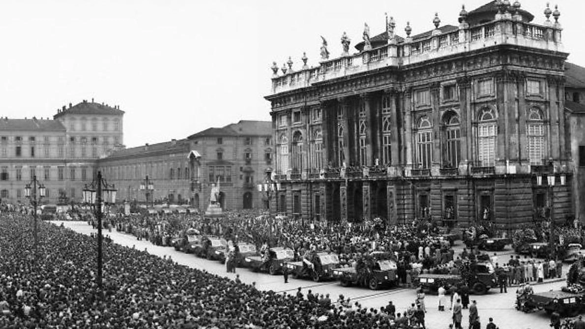 Piazza Castello durante i funerali del Grande Torino 