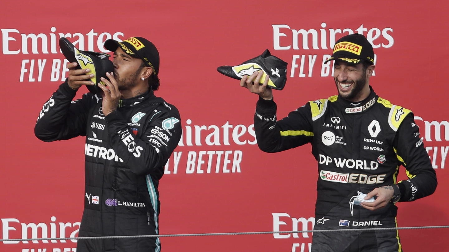 Hamilton e Ricciardo sul podio del Gp di Imola (Ansa)