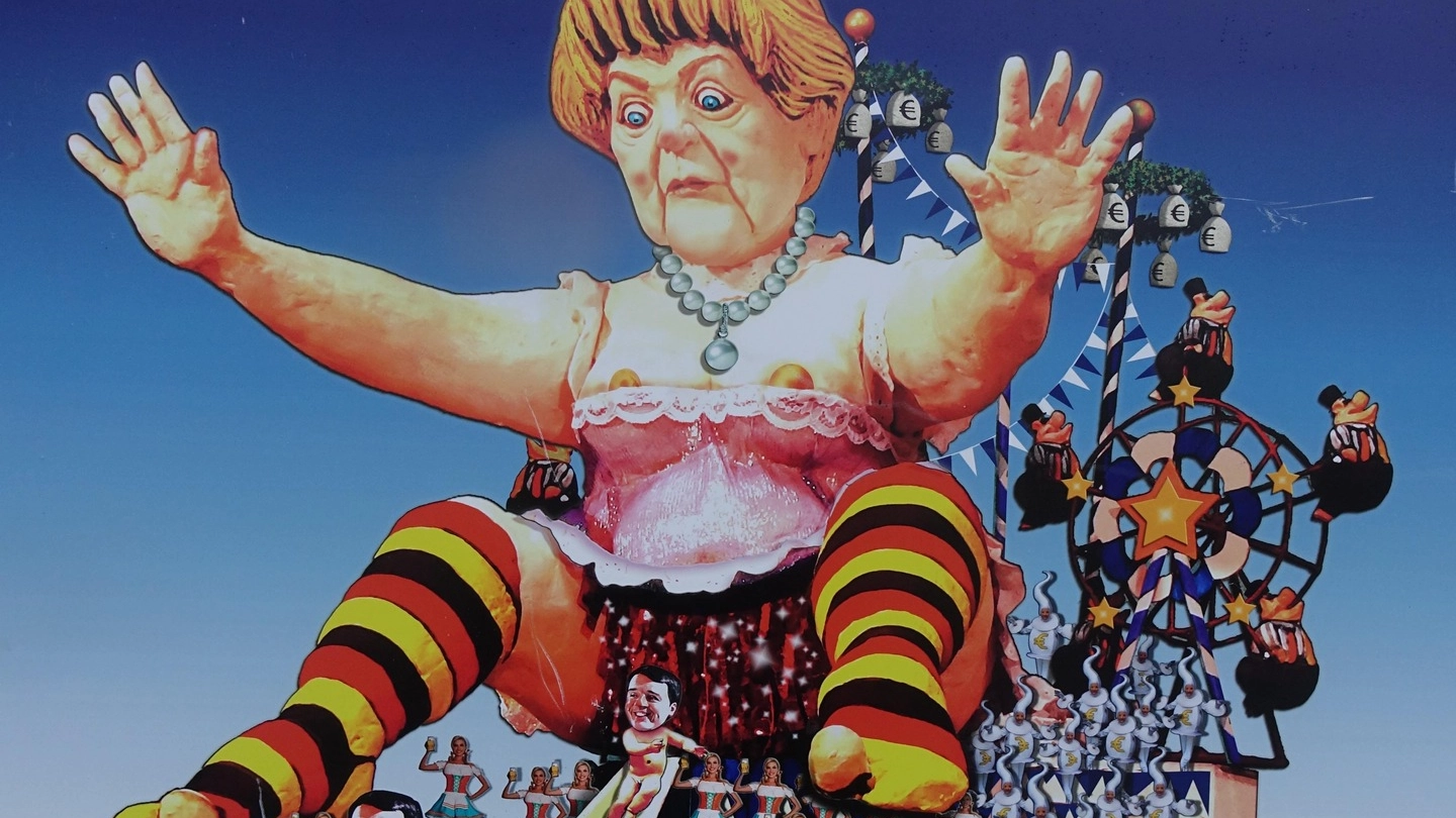 Una Merkel di cartapesta nel bozzetto originale (foto Umicini)