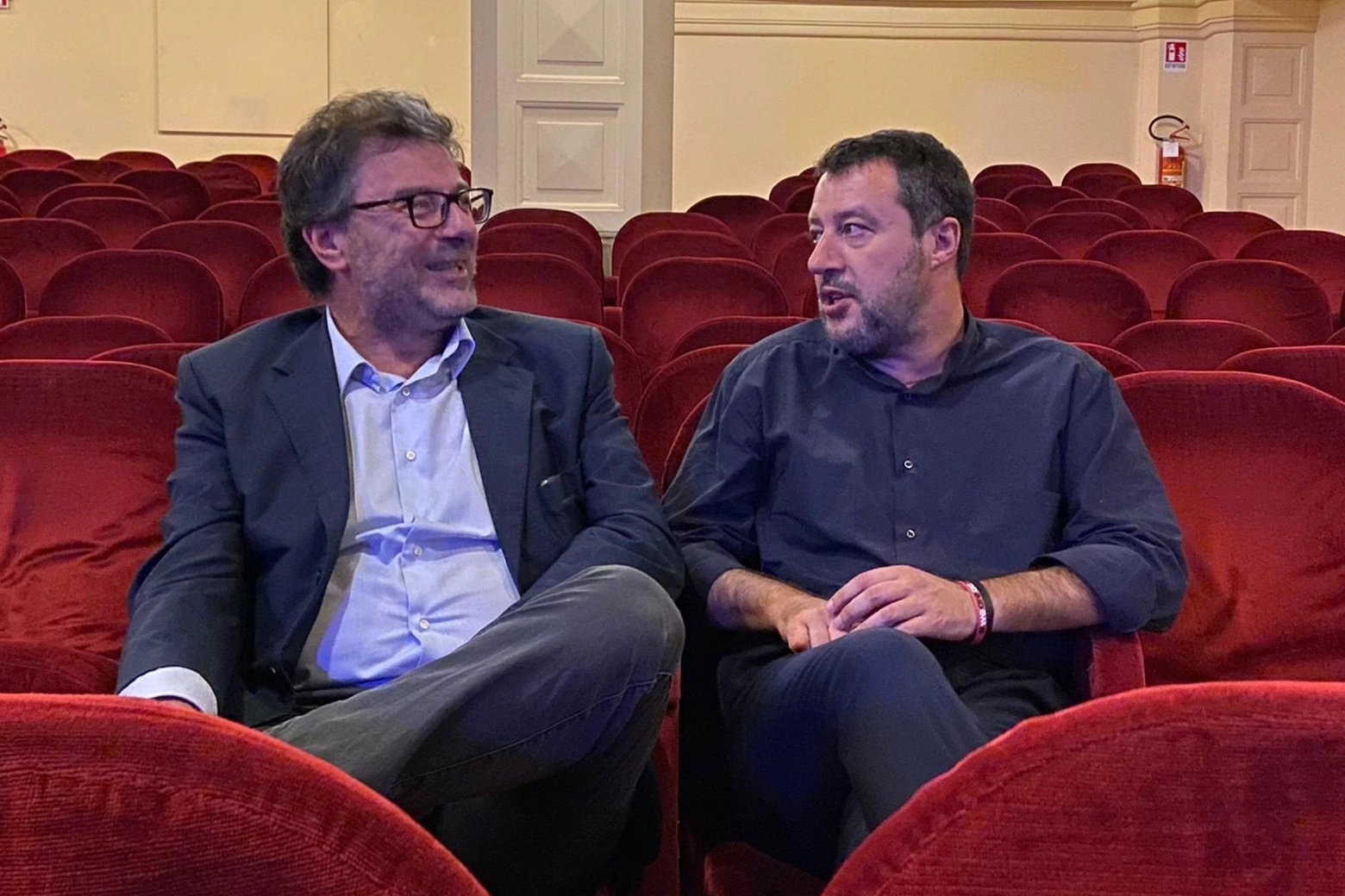La foto che Salvini ha scelto di diffondere: lui e Giorgetti insieme
