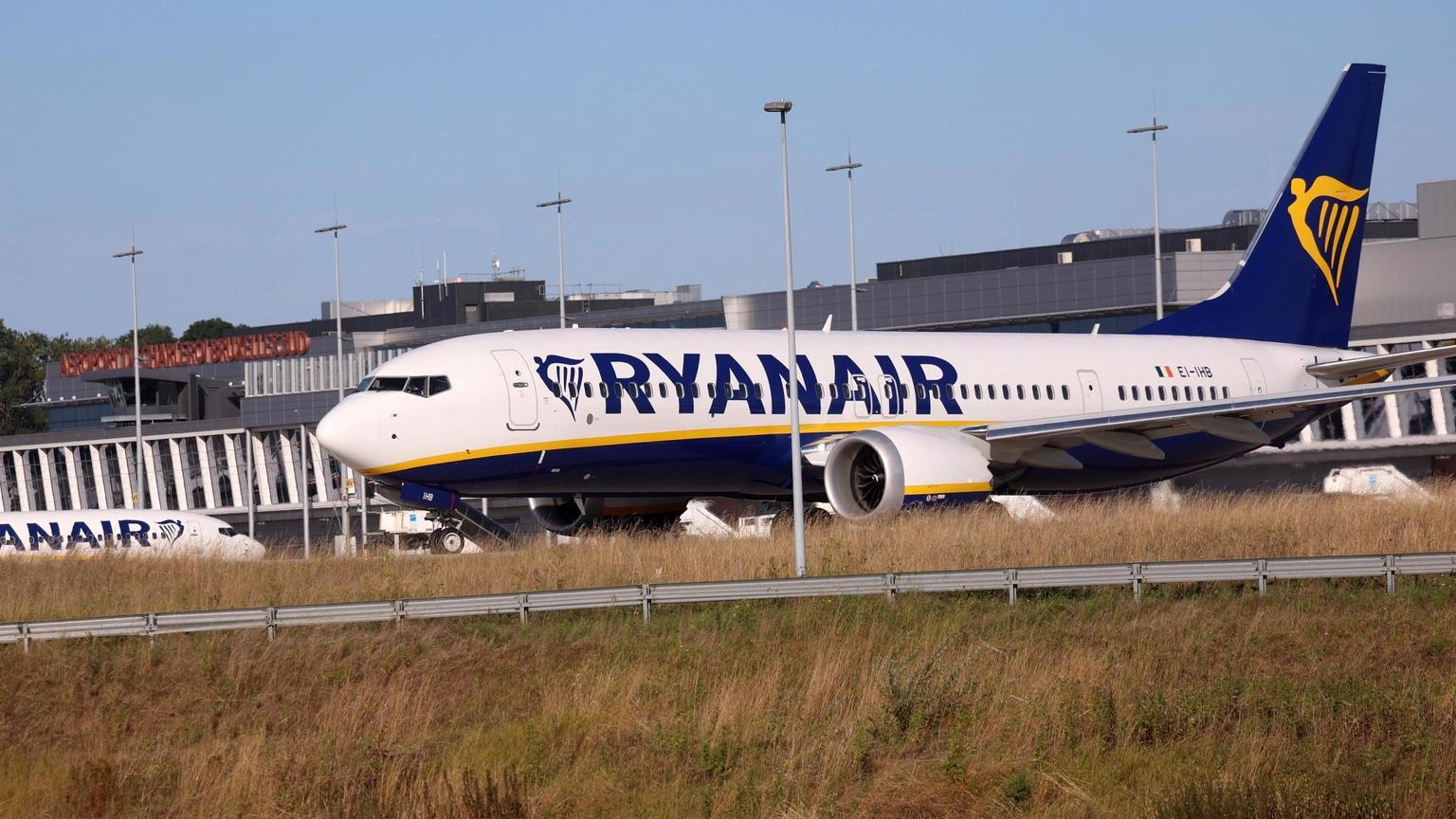 Ryanair, problema per l'Italia pochi voli, no addizionale
