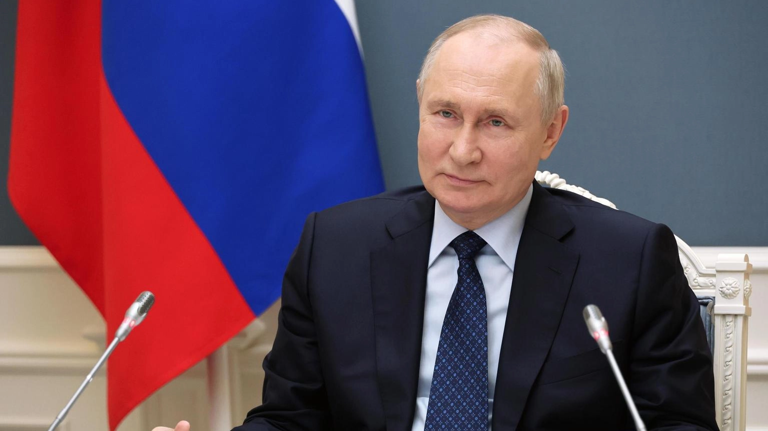 Putin agli scolari, 'la Russia è invincibile'