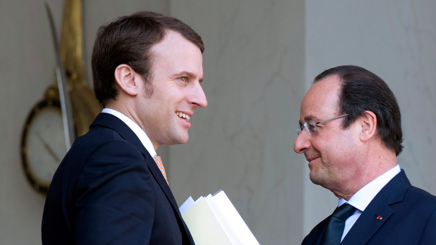 Macrone e Hollande (Afp)