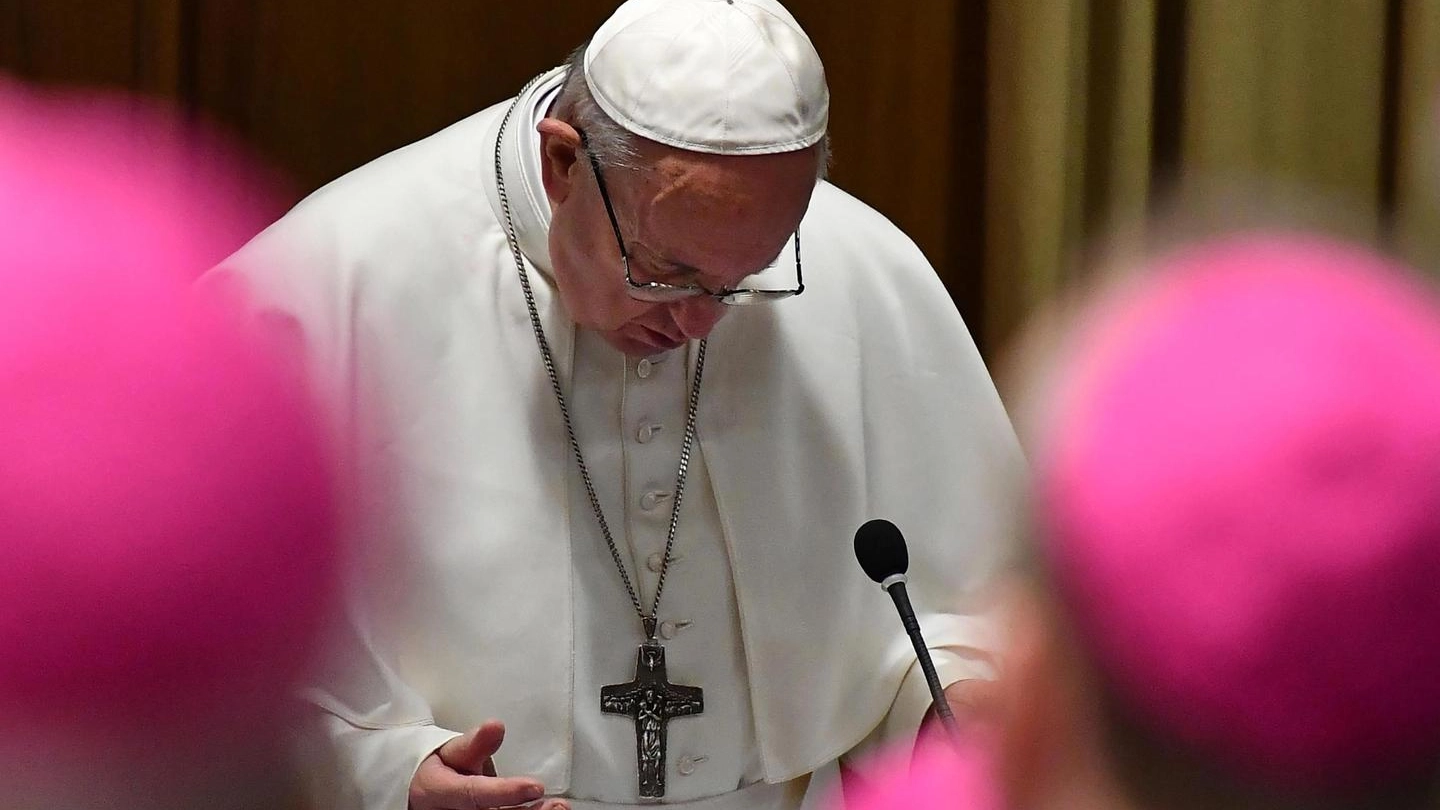 Papa Francesco durante il summit sulla pedofilia nella Chiesa (Ansa)