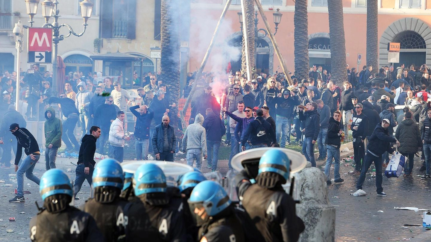 Gli scontri del 2015 a Roma con protagonisti gli ultras del Feyenoord