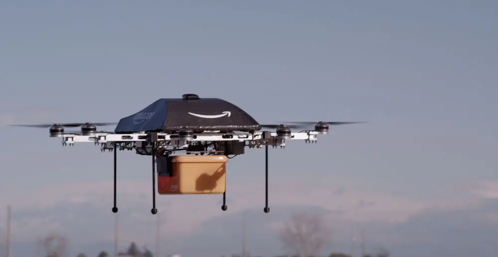 Amazon consegnerà i pacchi dal cielo con i droni