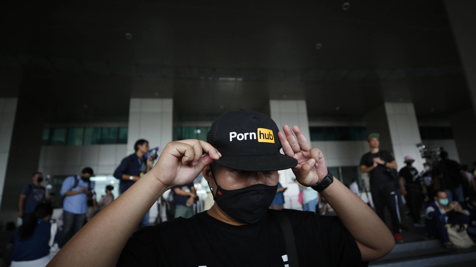 La Thailandia vieta Pornhub, proteste in piazza I manifestanti