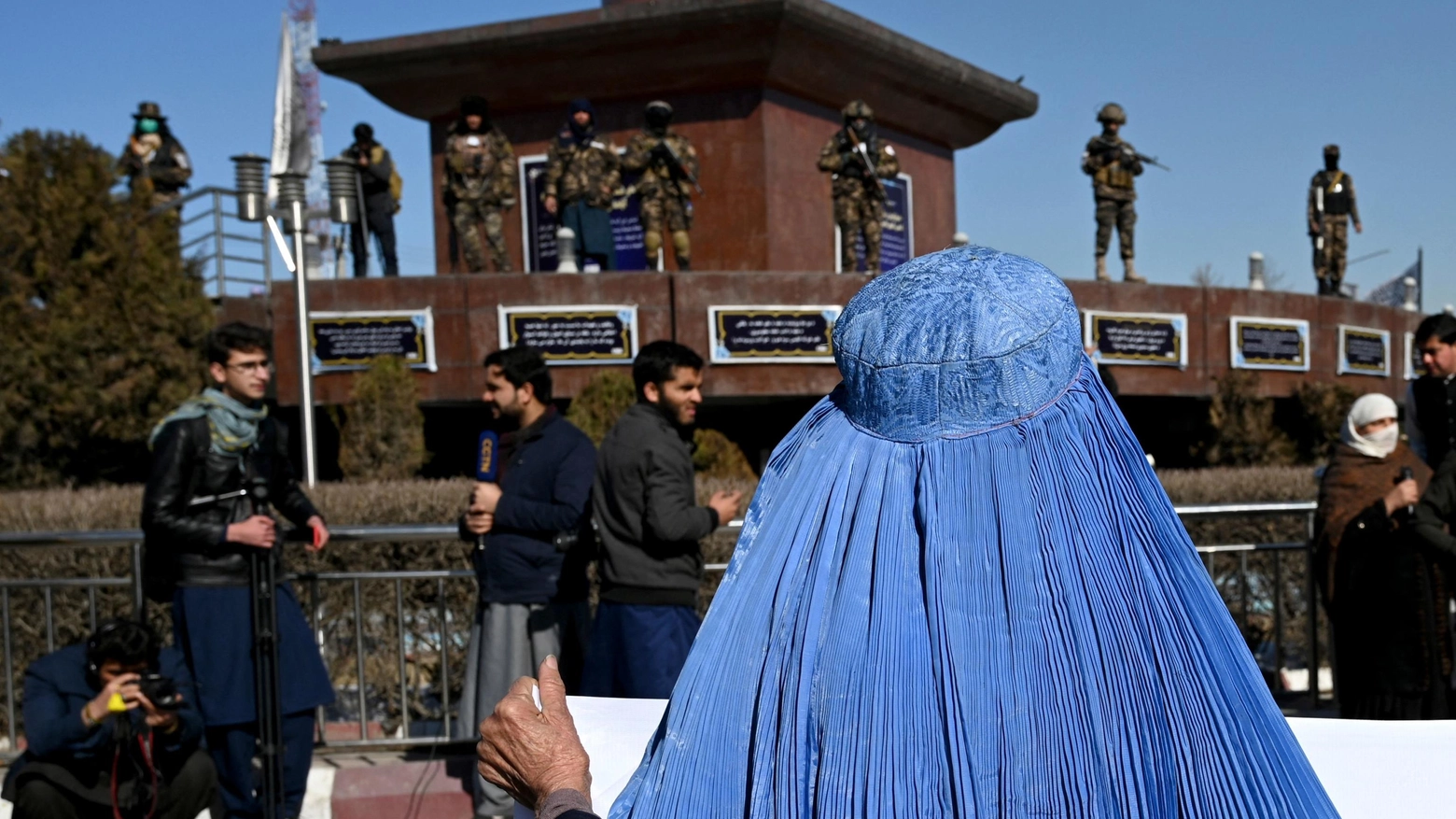 Una donna col burqa a Kabul 