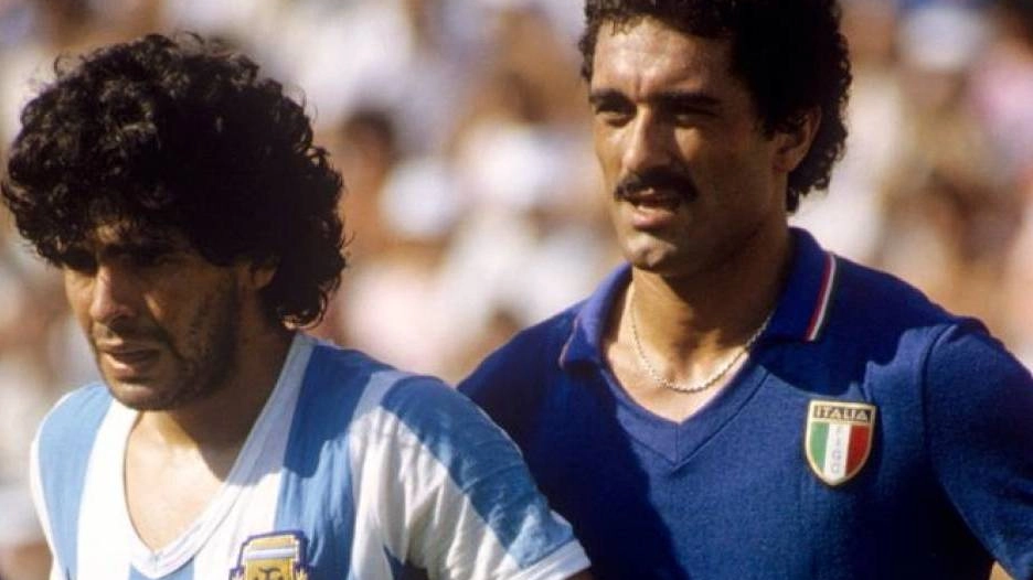 Diego Armando Maradona con l’ex difensore azzuro e allenatore, Claudio Gentile