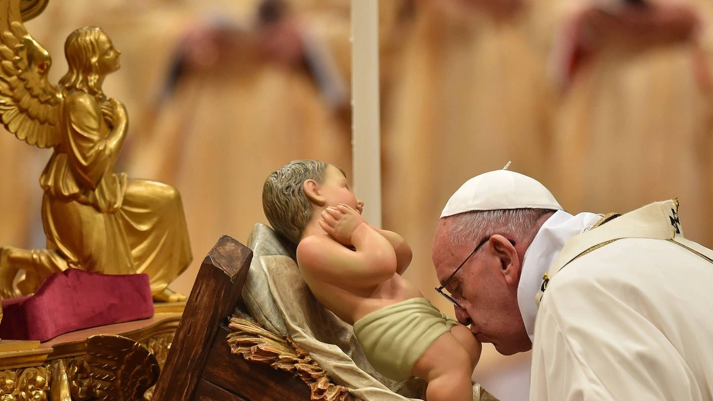 Papa Francesco celebra la messa di Natale (AFP)