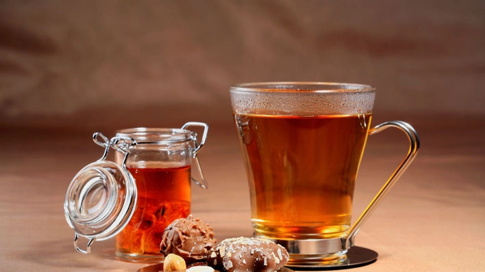 Il potere antiossidante del tè aiuta contro la demenza  - foto imageBROKER / Alamy