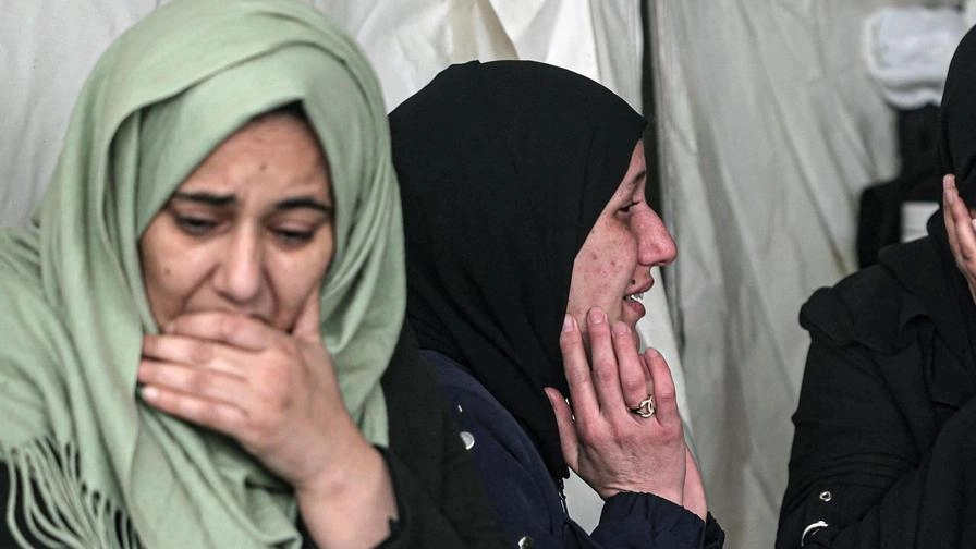 Rafah sotto le bombe. Netanyahu tira dritto: "Attacchi per un mese". Hamas: l’Onu lo fermi