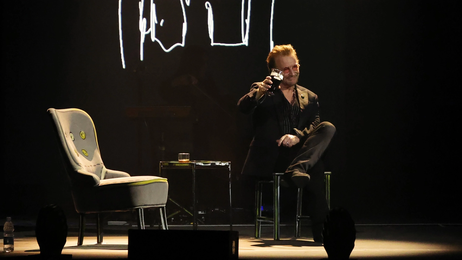 Bono nel Surrender Tour: il rocker ha compiuto 63 anni il 10 maggio