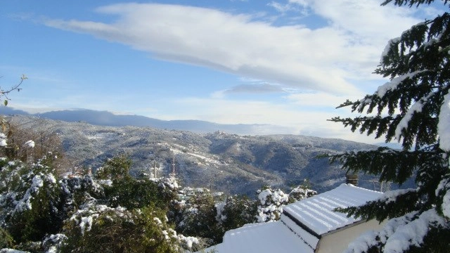 Prima neve sulle colline dellalta Valdinievole, freddo più intenso