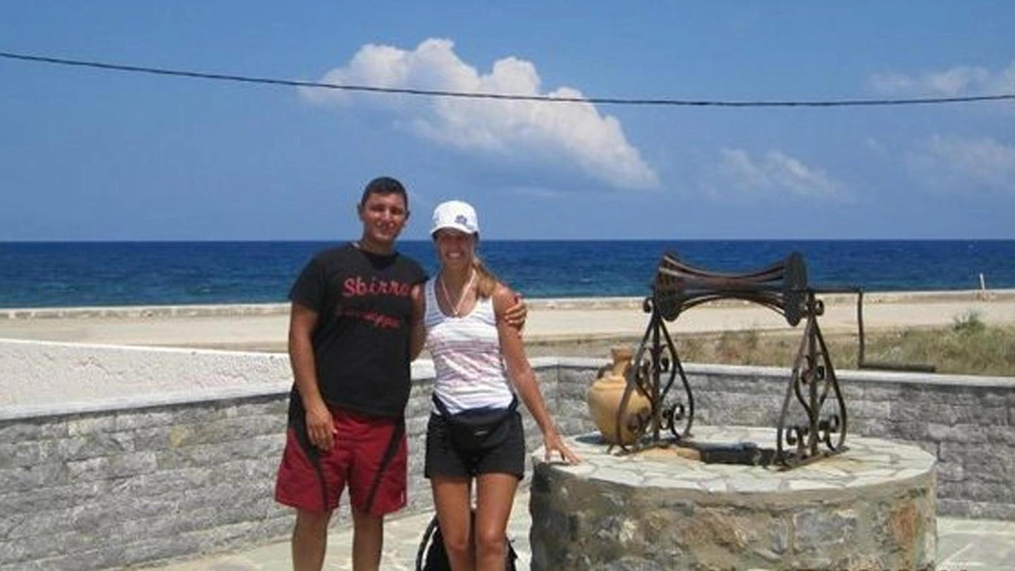 Erika Preti e Dimitri Fricano in una foto delle vacanze (Ansa)