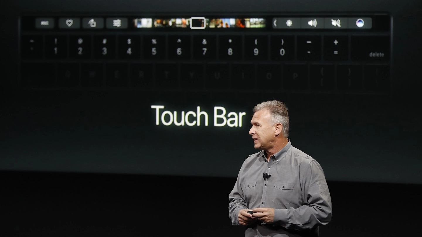 Phil Schiller parla del Touch Bar del MacBook Pro (Afp)