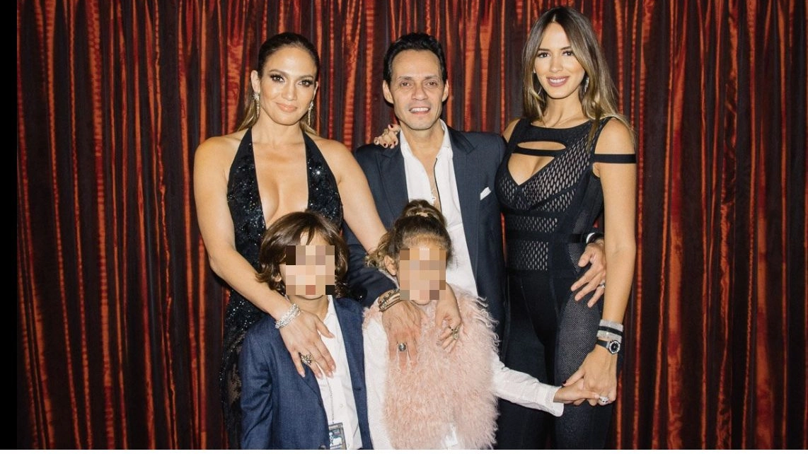 Jennifer Lopez e Marc Anthony con i figli. E Shannon de Lima sua moglie (da twitter)