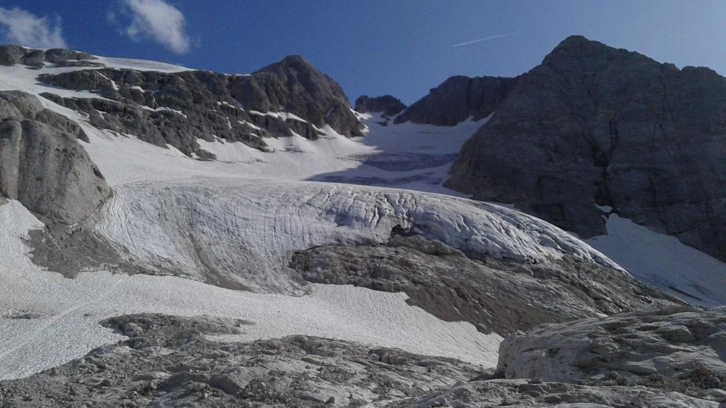 Il ghiacciaio della Marmolada durerà solo altri 15 anni (Ansa)