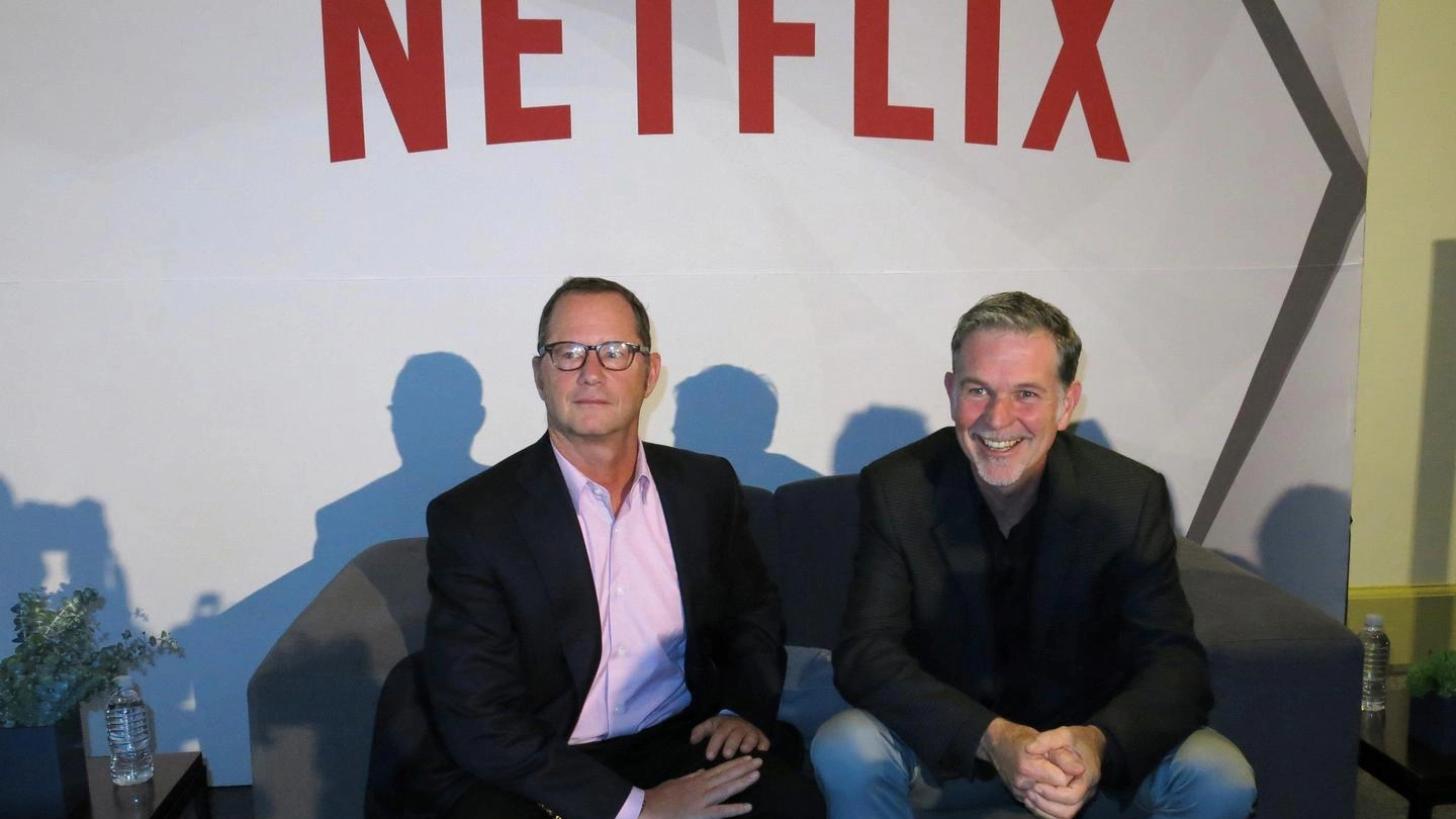Da sinistra: Jonathan Friedland e Reed Hastings di Netflix (Ansa)