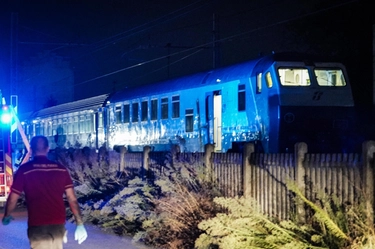 Incidente ferroviario, operai travolti a 160 km orari: 5 morti a Brandizzo (Torino). Fs: “I lavori dovevano cominciare dopo il passaggio del convoglio”