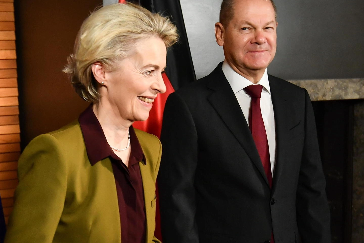 Ursula von der Leyen, presidente della Commissione Ue, e Olaf Scholz, cancelliere tedesco 