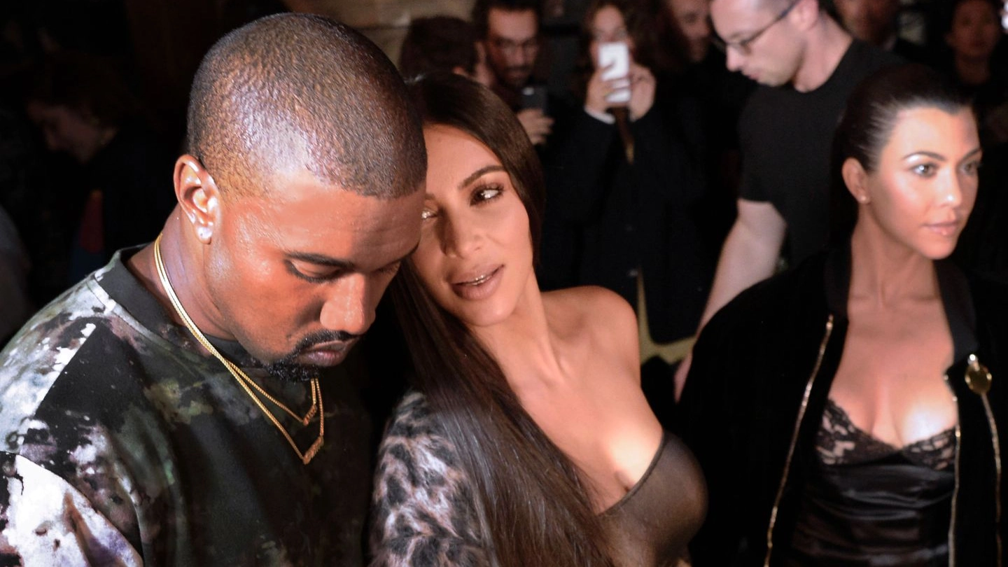 Kanye West insieme alla moglie Kim Kardashian (Afp)