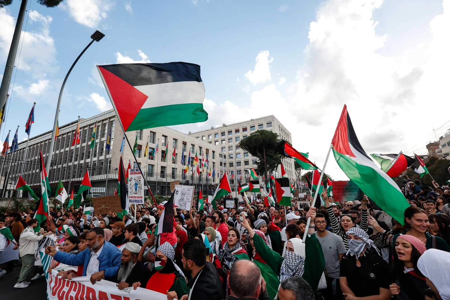 Manifestazione contro la guerra in Palestina a Roma