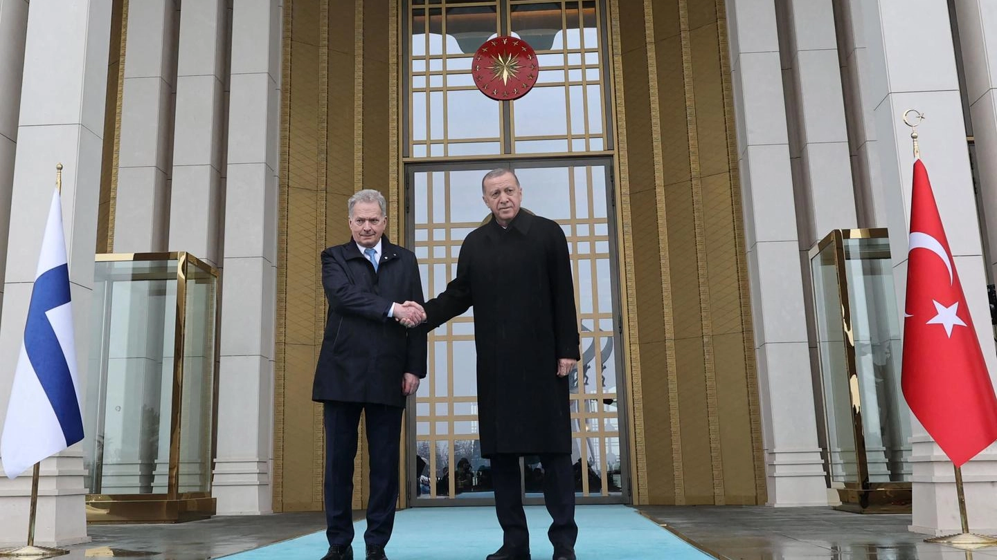 La stretta di mano ad Ankara fra Niinisto e Erdogan