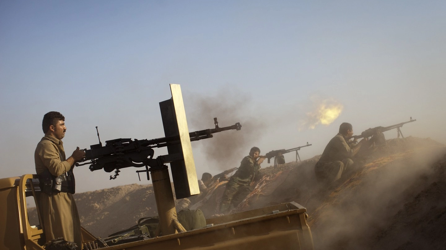 I peshmerga curdi combattono l'Isis (AFP)