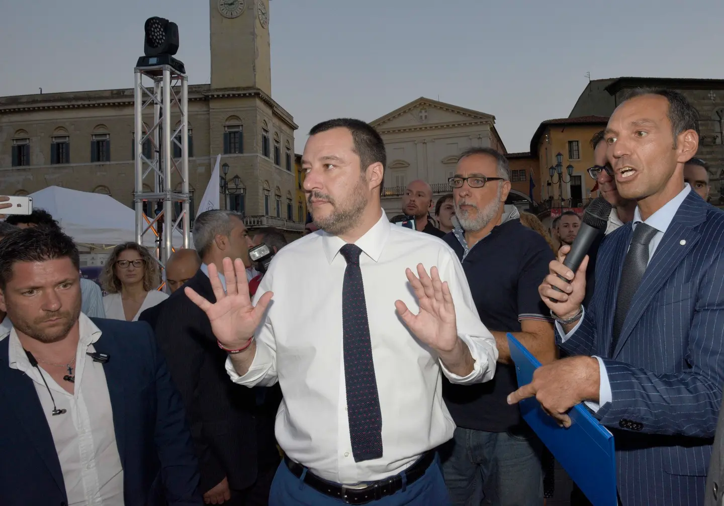 Vaccini, Salvini si riscopre contro. Il ministro Grillo lo gela