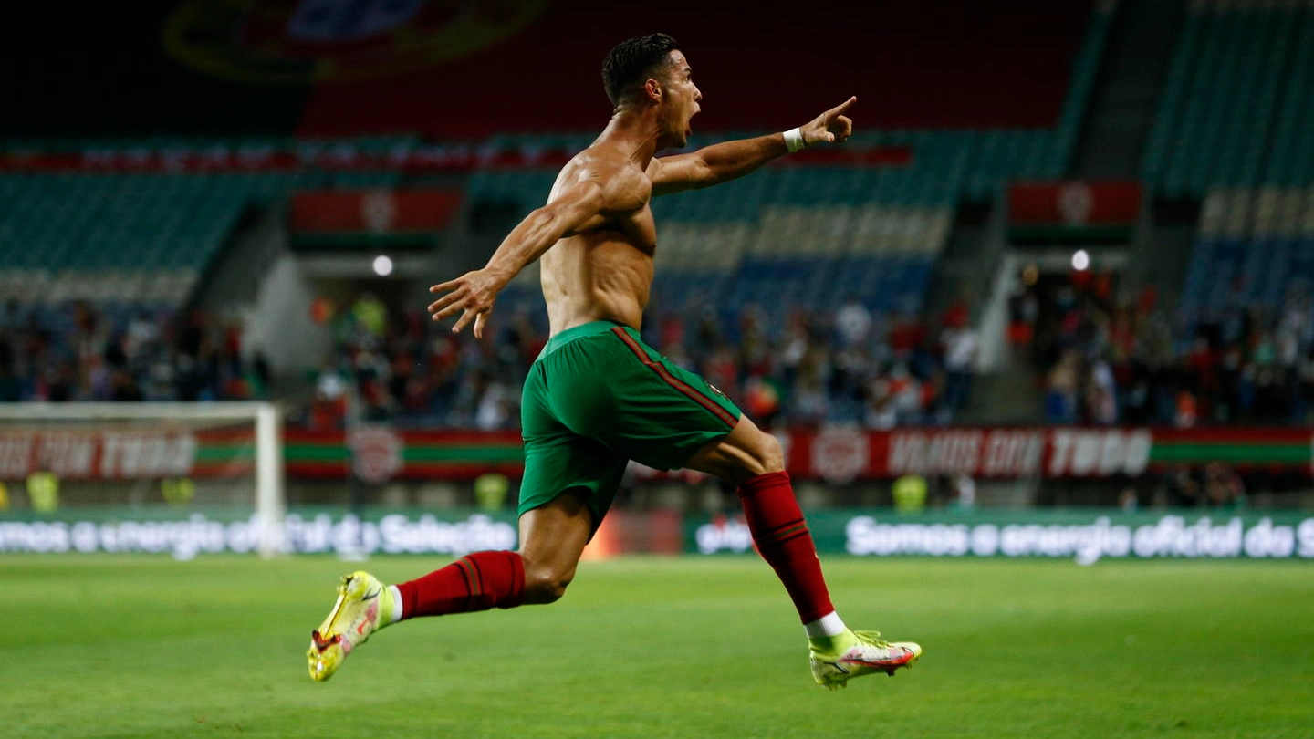 Cristiano Ronaldo: doppietta all'Irlanda e record (Ansa)