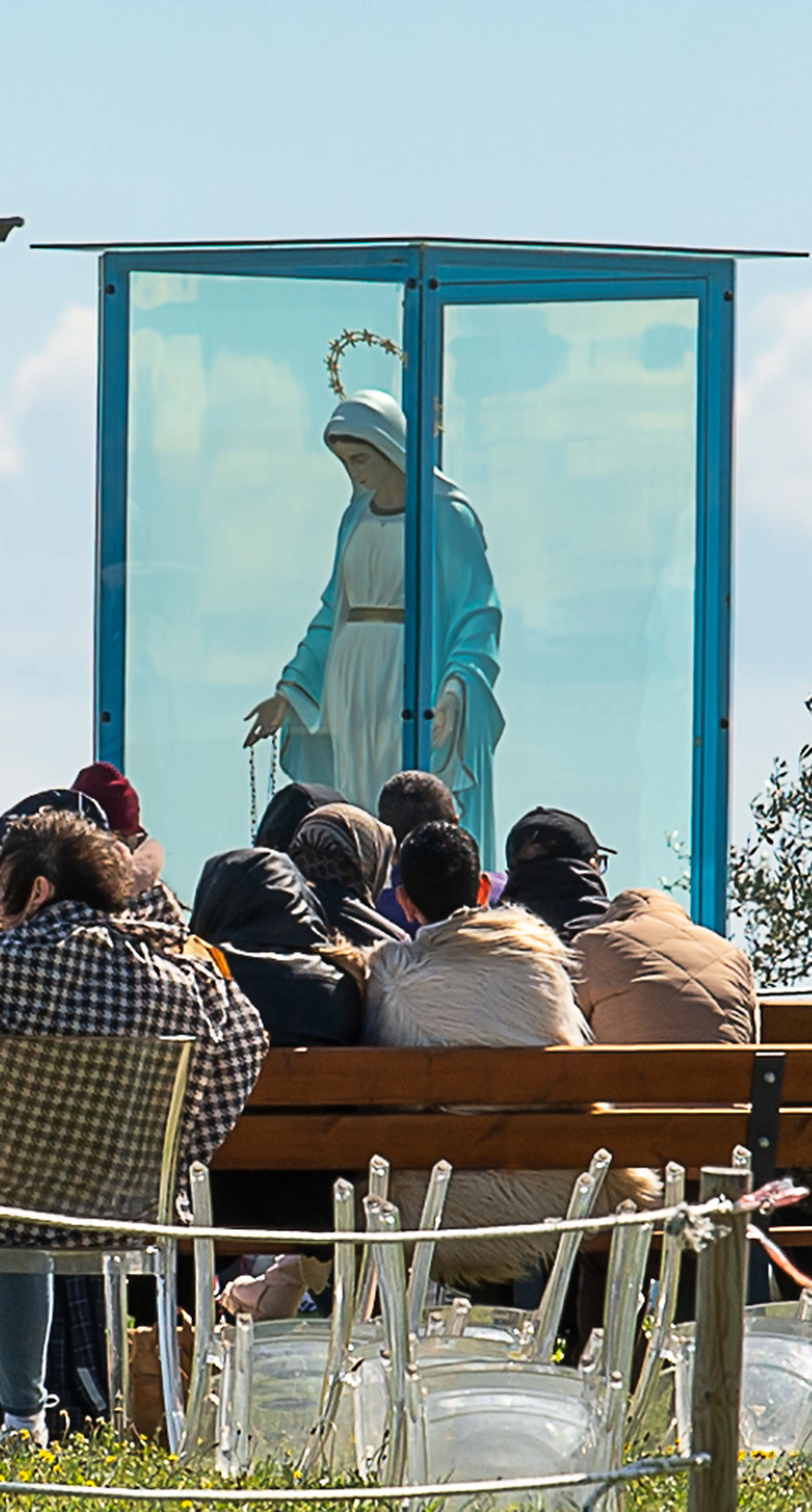 Madonna di Trevignano, rimosso il gazebo abusivo della preghiera