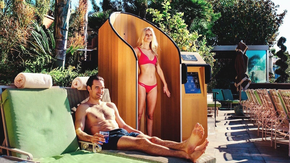 La cabina SnappyScreen che ti mette la crema solare - Foto: instagram/snappyscreen